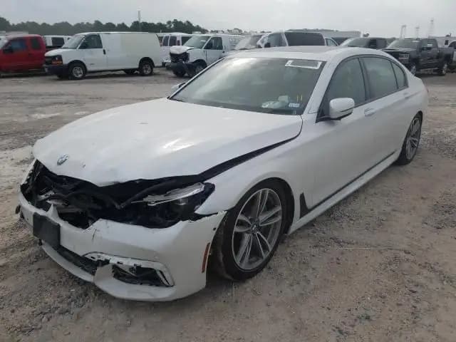 2018 BMW 750i - Przed naprawą